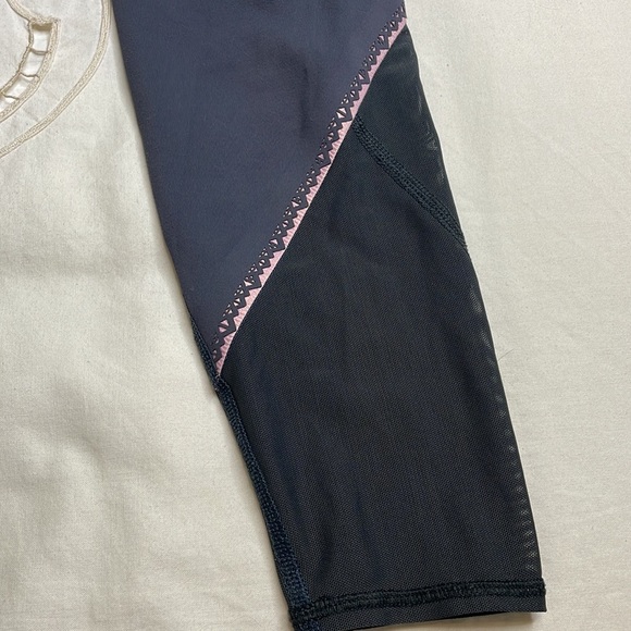 Ivivva Lululemon mesh pocketed high rise leggings - Picture 2 of 7